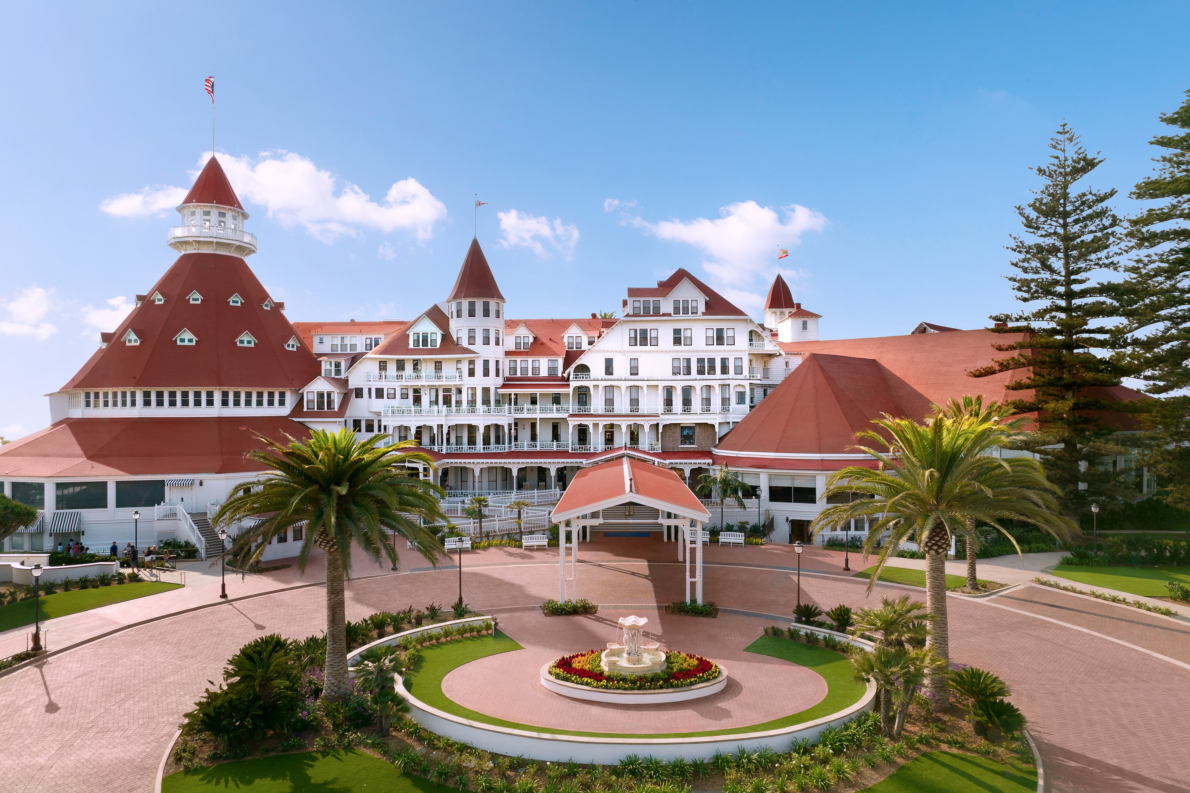 Hotel del Coronado front entrance